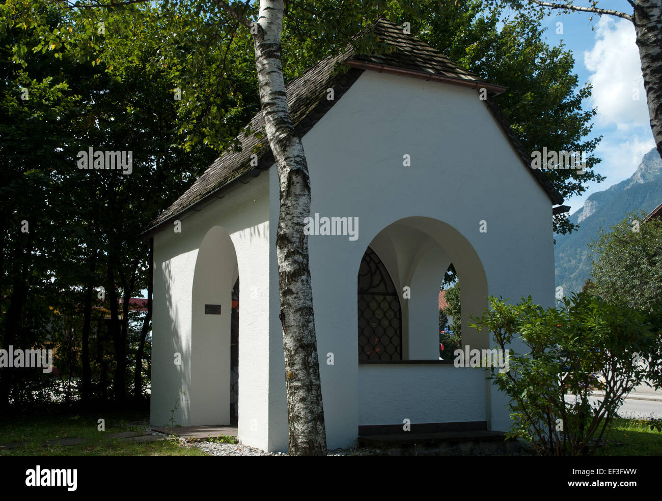 Wolfenkapelle è una cappella storica situata a Brixlegg, Austria. È noto per il suo significato religioso e per i suoi dintorni pittoreschi, che offrono uno sguardo sullo stile architettonico e sulla storia culturale della regione. Foto Stock