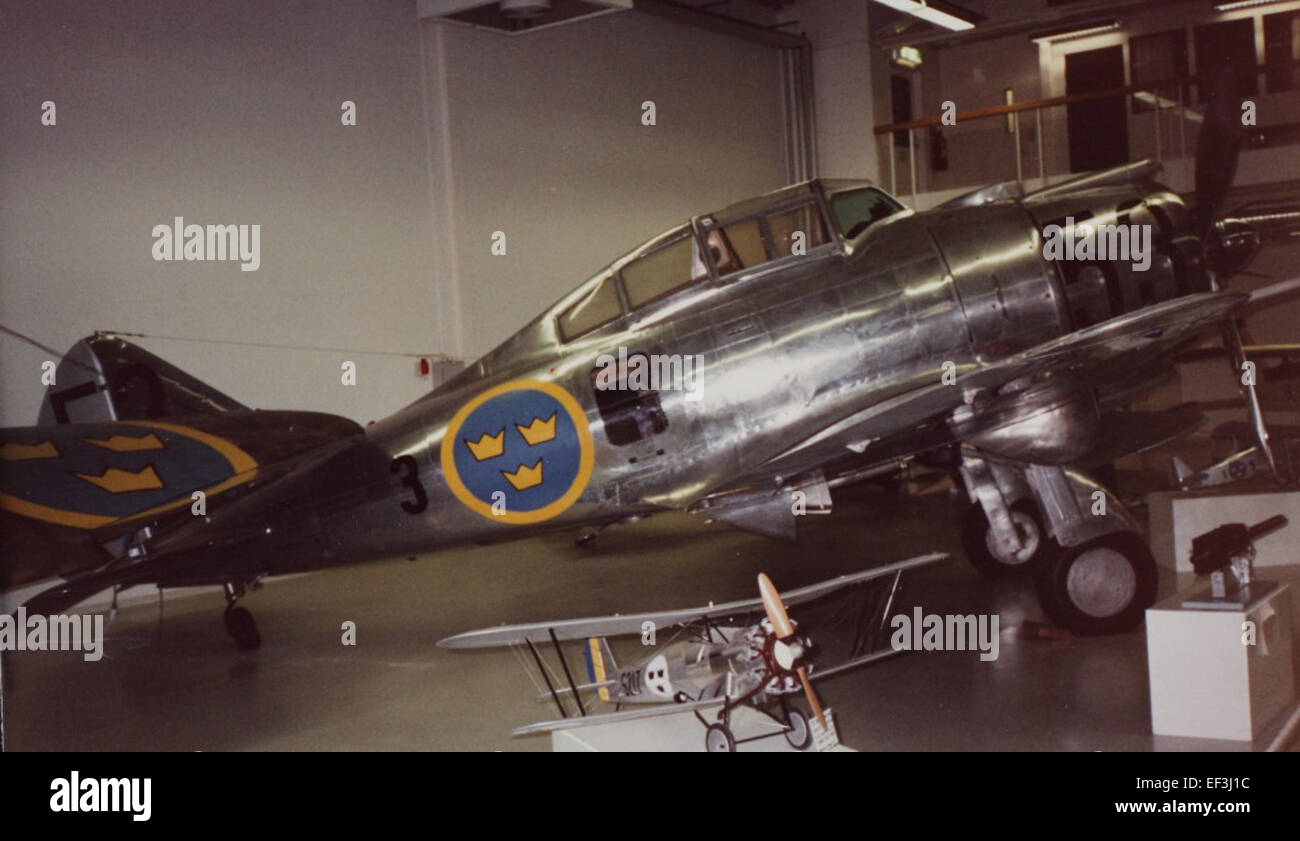 Il Seversky P-35A, noto anche come Republic EP-106, era un aereo da caccia utilizzato tra la fine degli anni '1930 e l'inizio degli anni '1940 Questa immagine mostra l'aereo in volo sopra la Svezia, evidenziando il suo design elegante e le sue capacità di combattimento. Foto Stock