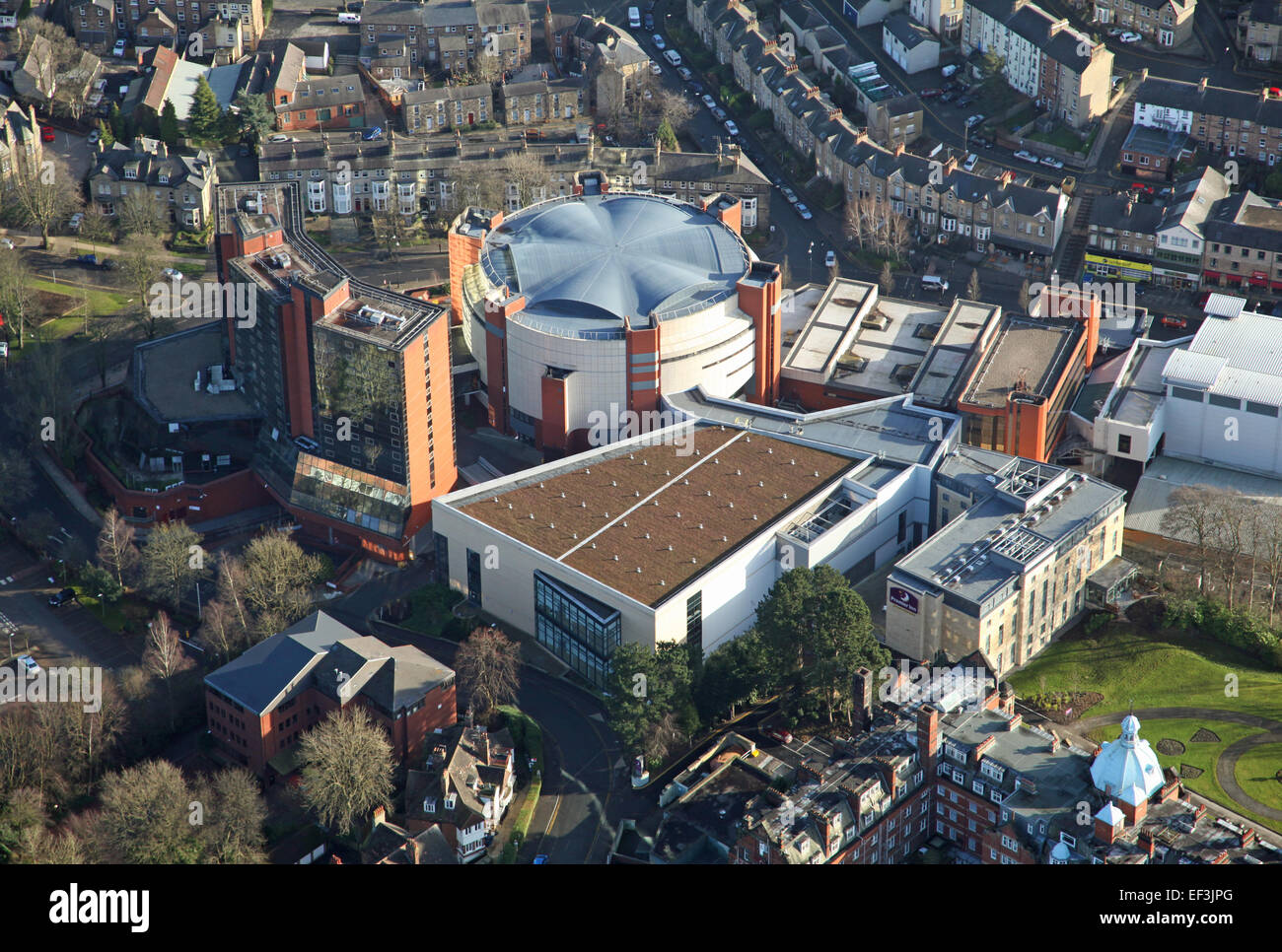 Vista aerea di Harrogate International Centre e il centro conferenze, North Yorkshire, Regno Unito Foto Stock