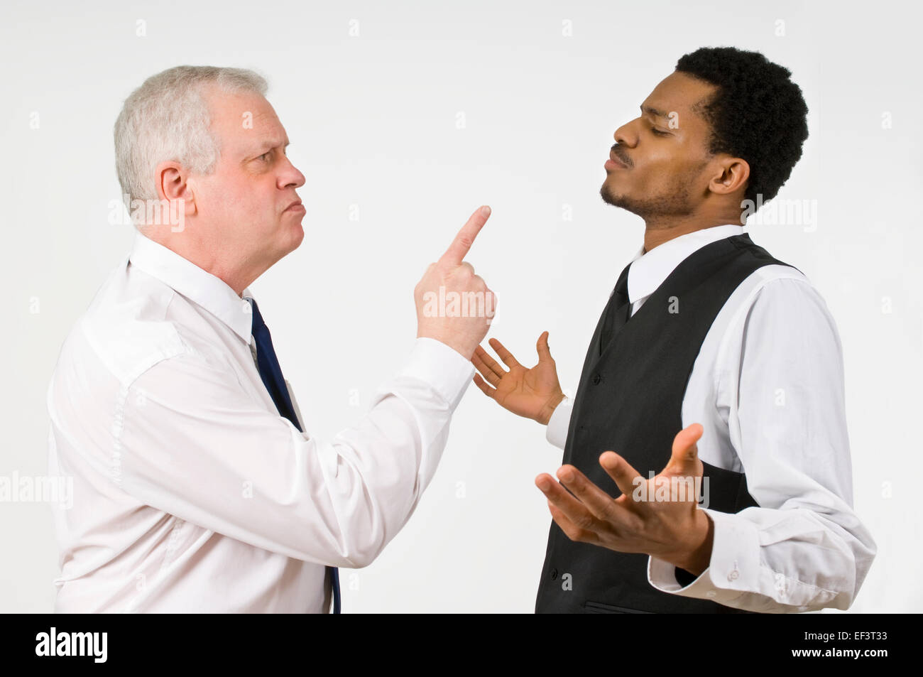 Due uomini litigare Foto Stock