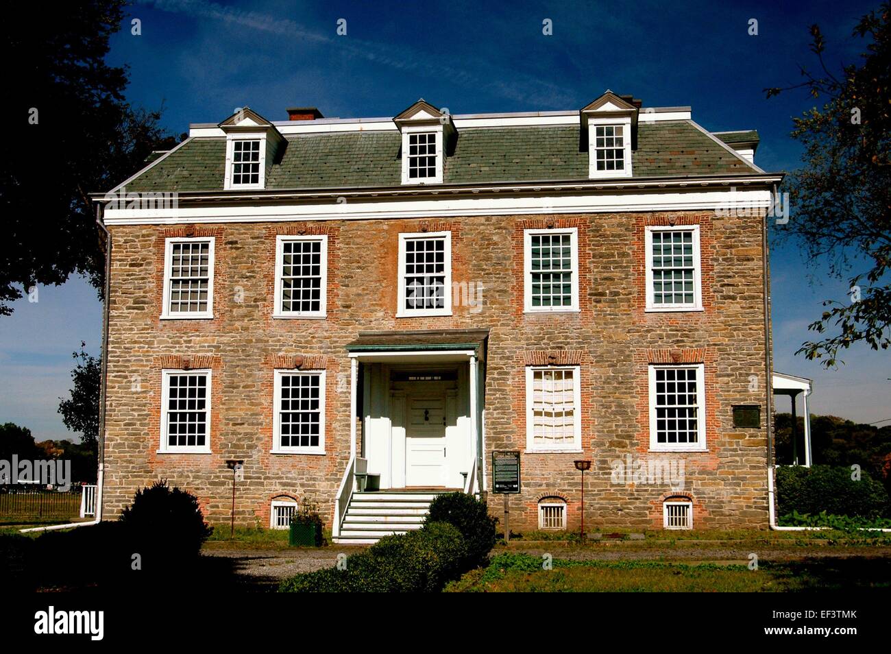 NYC: fronte sud della storica 1748 in stile georgiano Van Cortlandt Manor House vicino a 242Street in Van Cortlandt Park Foto Stock