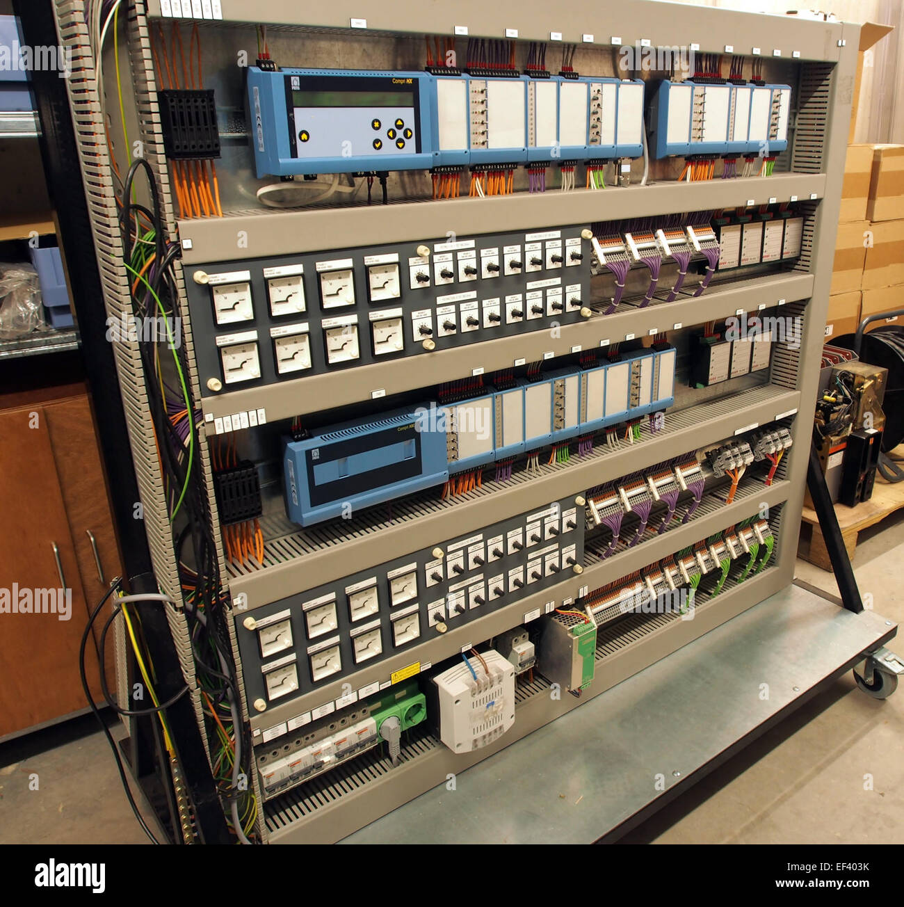 Una cappa priva, un'apparecchiatura specializzata utilizzata per i sistemi di controllo ambientale in orticoltura, catturata in un'immagine dettagliata. I prodotti priva sono utilizzati a livello globale per la gestione del clima. Foto Stock