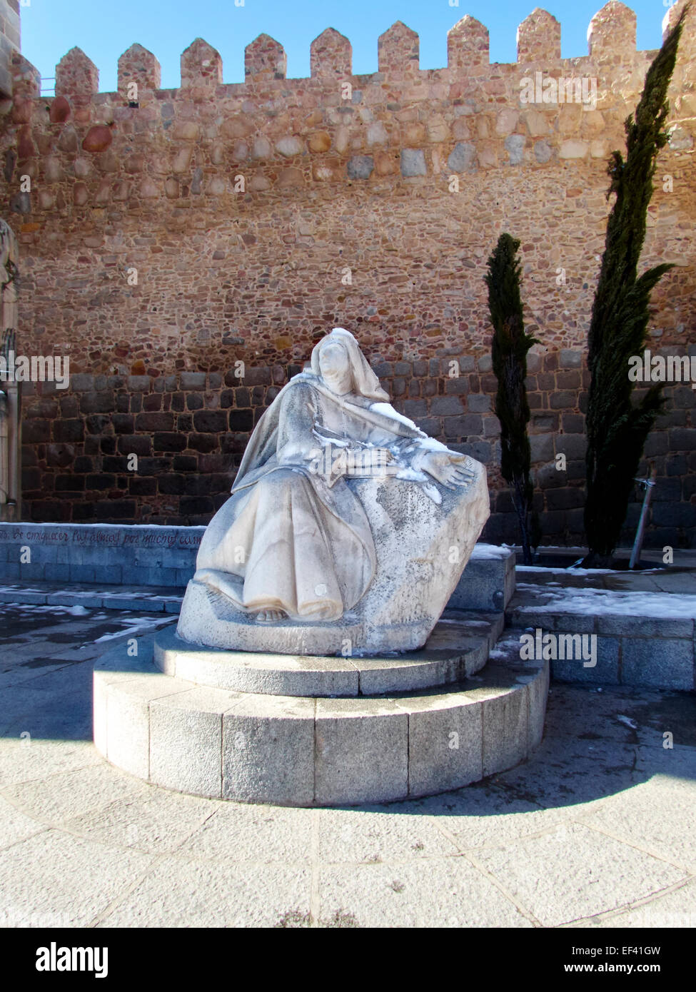 Un monumento di santa Teresa d Avila, Avila, Spagna. Il quinto centenario della nascita di Santa Teresa di Gesù. Avila, Spagna. Foto Stock