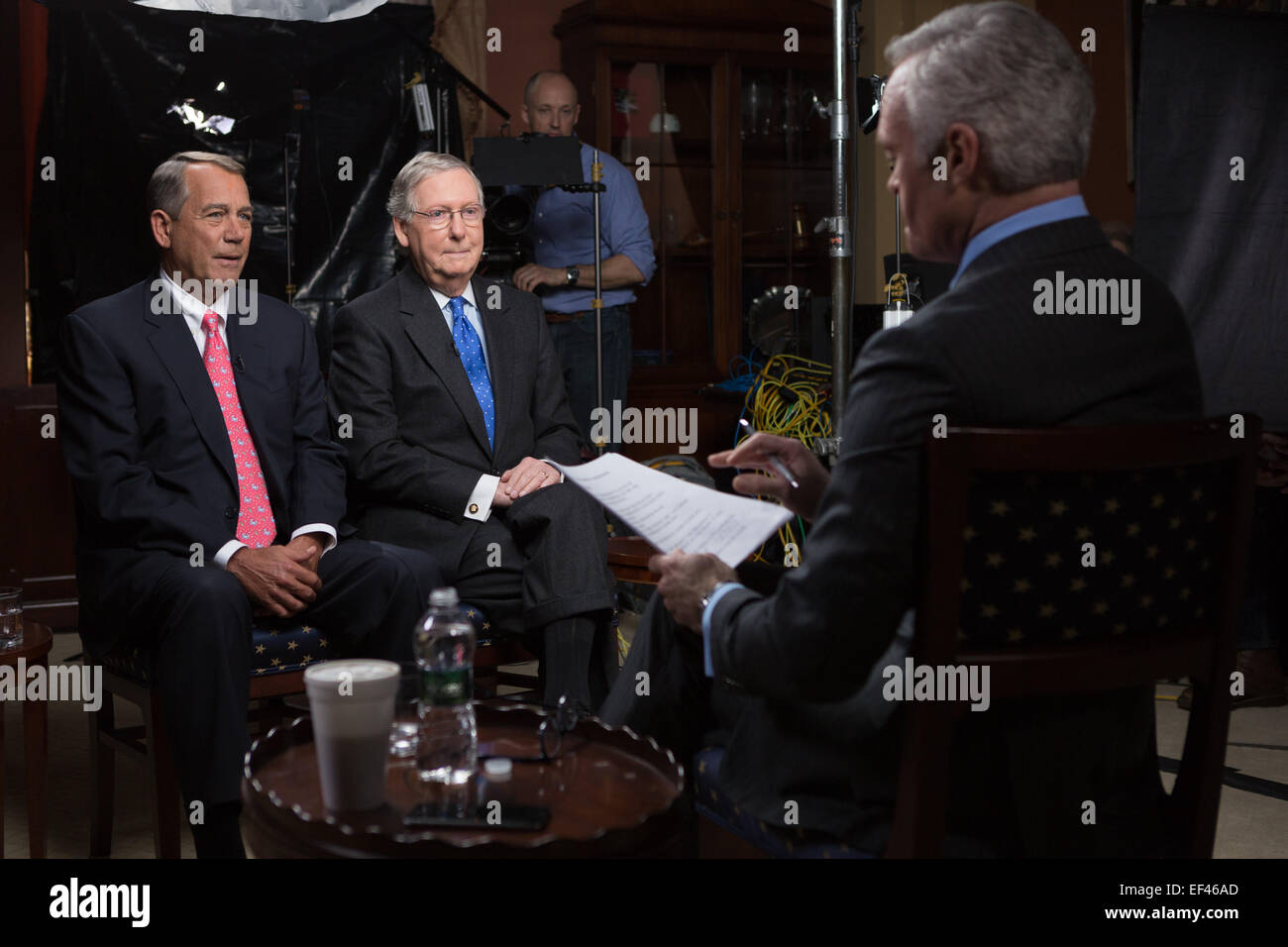 Noi Speaker della casa John Boehner e il leader della maggioranza del Senato Mitch McConnell sedersi per un'intervista congiunta con Scott Pelley di 60 minuti 22 Gennaio 2015 a Washington, DC. Foto Stock