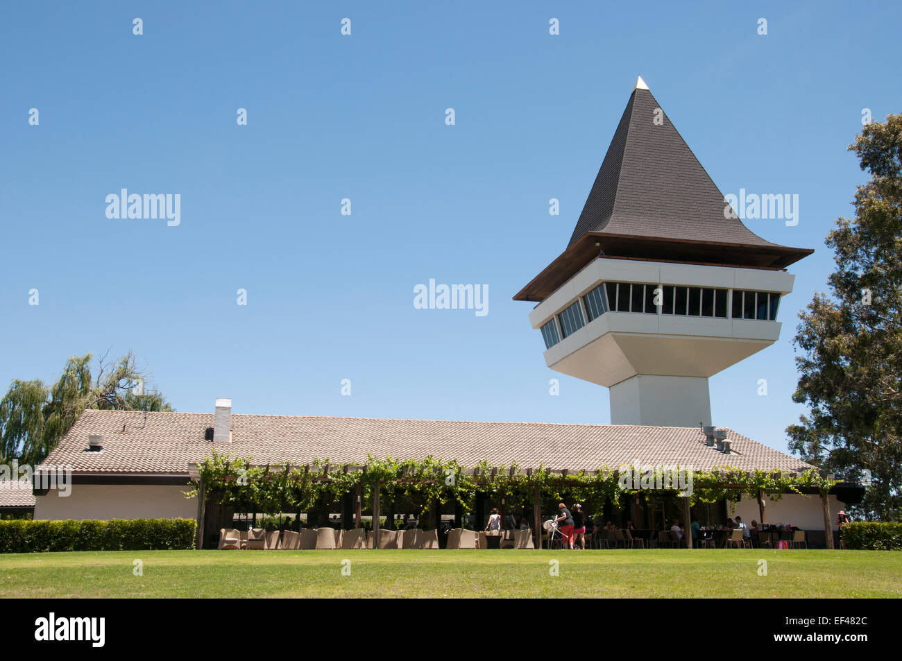 L'edificio principale della cantina Mitchelton, accanto al fiume Goulburn nella zona centrale di Victoria, Australia Foto Stock