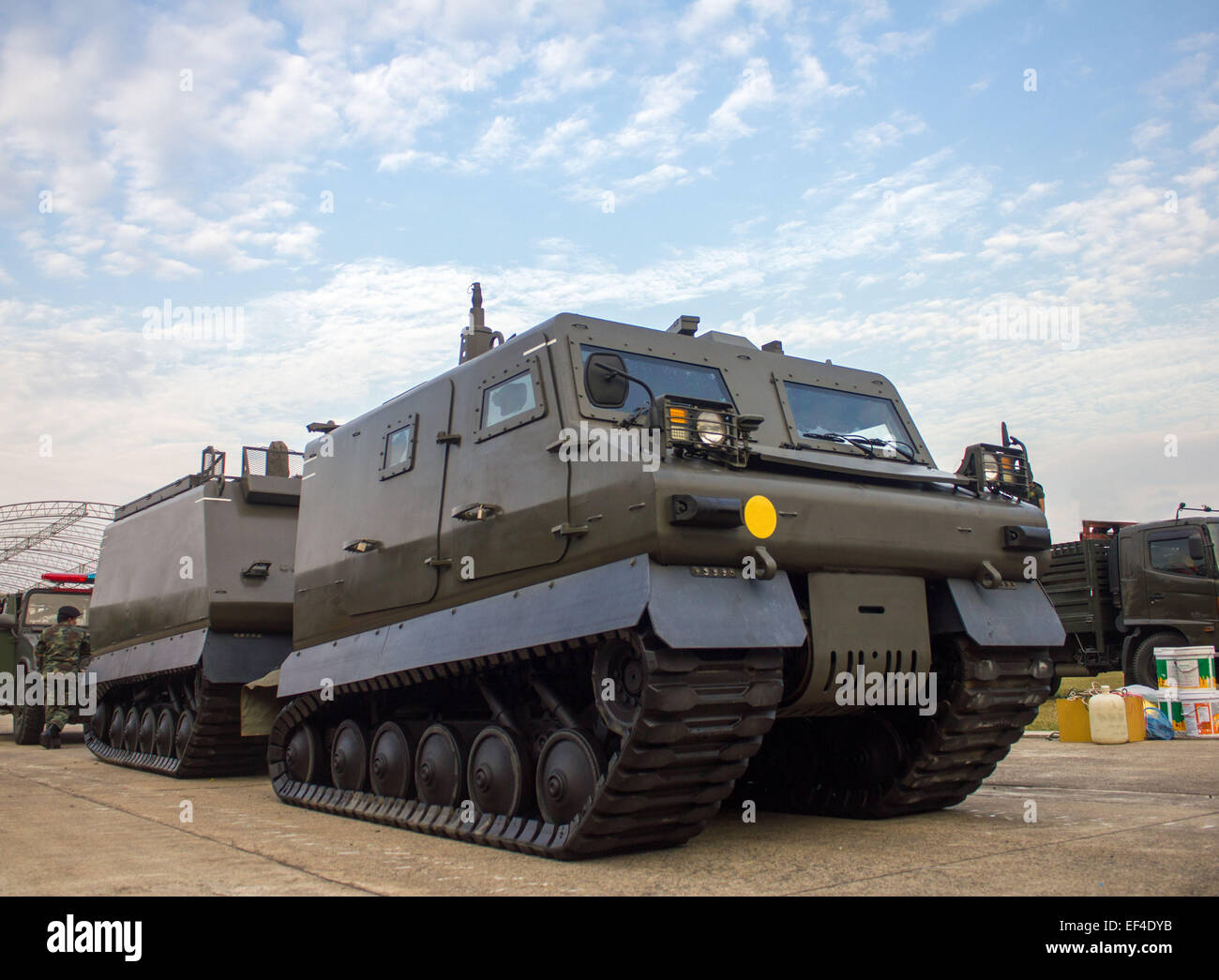 Tank Rimorchio Rimorchio militare immagini e fotografie stock ad alta risoluzione - Alamy