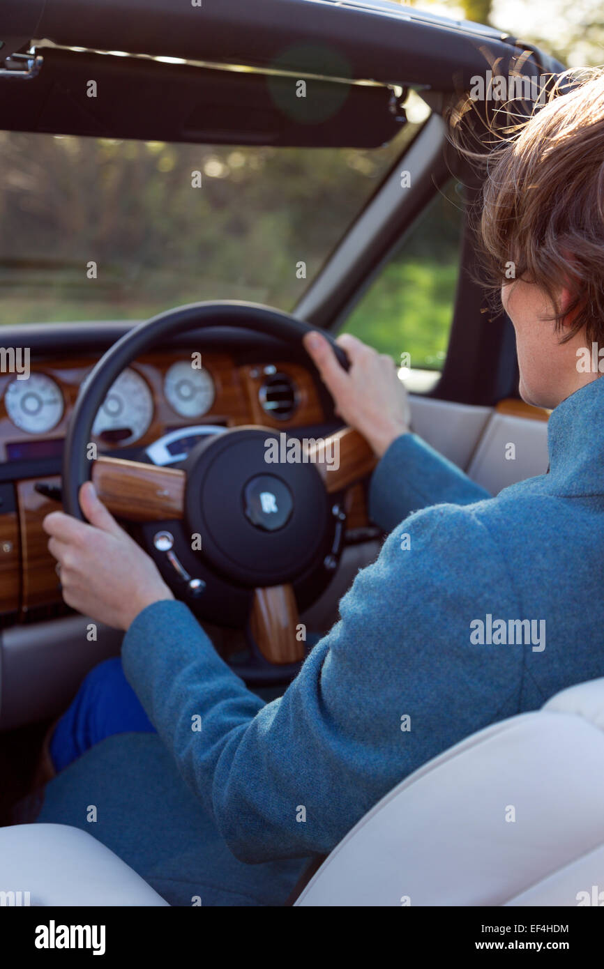 Donna alla guida di una Rolls-Royce Phantom Drophead Coupe Foto Stock