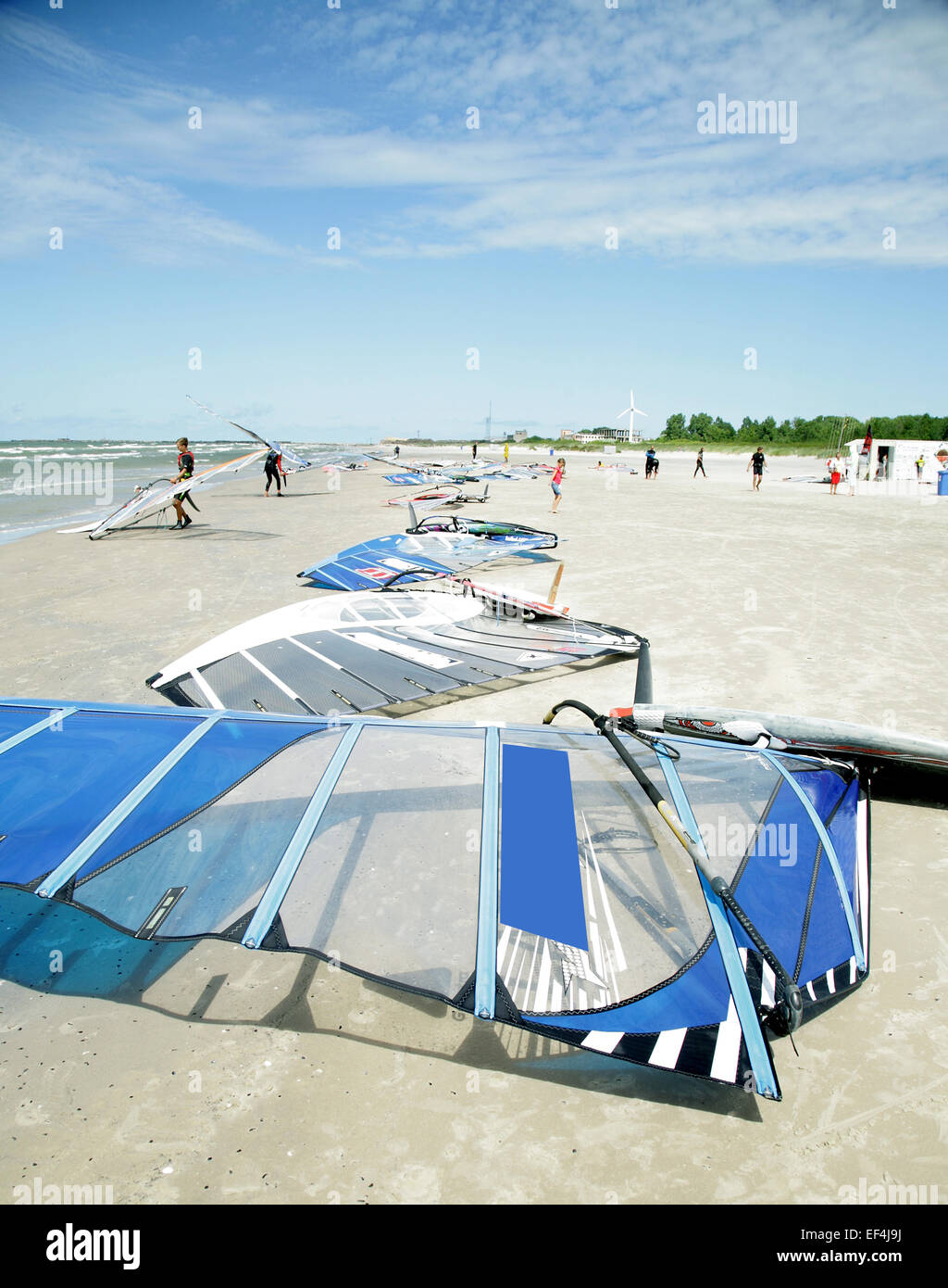 Surfer acqua vento di mare sport vela contest sun beach gioia hobby salute dell'onda di vita concorso Consiglio baltico athletic equipment Foto Stock