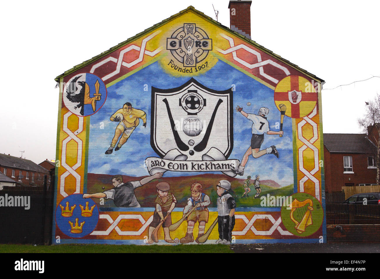 Un nuovo Murale in Ardoyne area del Crumlin Road a Belfast nord, mercoledì 3 febbraio, 2010. Il Ardoyne è uno dei molti flash point aree tra ordine arancione parate e attività di polizia in un nazionalista area cattolica. Il governo britannico si chiama un Northern Ireland Assembly elezione piuttosto che sospende le istituzioni se l'Esecutivo scende oltre il mancato accordo un affare di polizia. Il primo ministro Gordon Brown ha fatto il commento è in corso una chiamata telefonica al leader UUP Sir Reg Empey martedì. Il signor Brown ha detto che la trattativa in corso di discussione affrontato UUP preoccupazioni sul "ysfunctionality' del execu Foto Stock