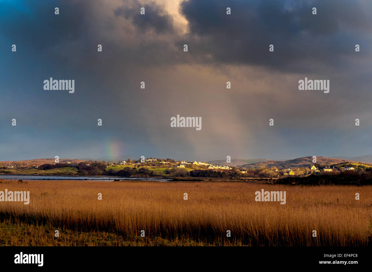 Sole e docce a Ardara County Donegal Irlanda Foto Stock