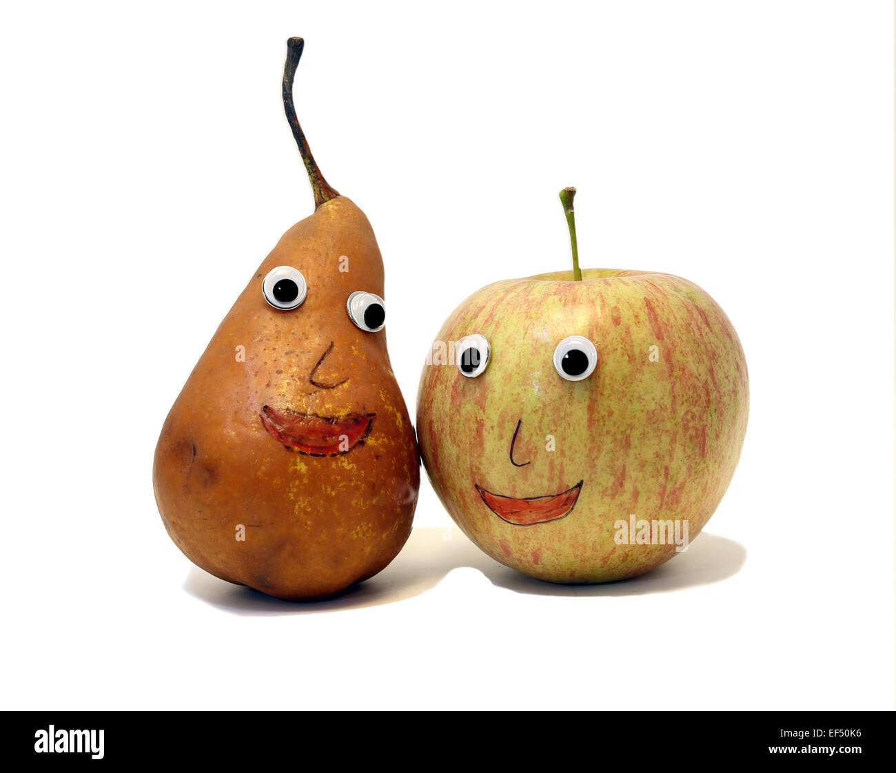 Bella coppia di frutti: la mela e la pera con grandi occhi Foto Stock