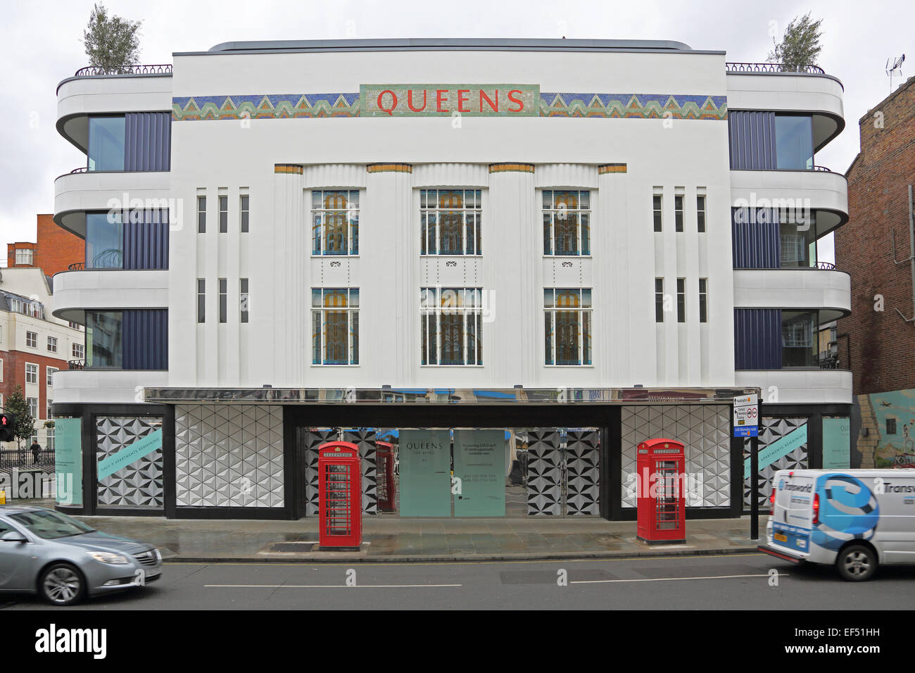Queens, nuovi appartamenti dietro la rinnovata facciata del vecchio Art Deco Queens Cinema a Londra Foto Stock