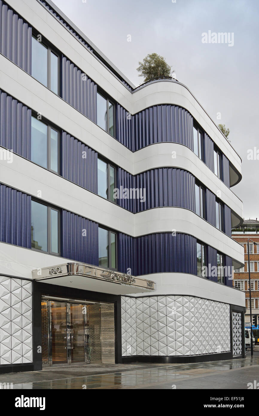 Queens, nuovi appartamenti dietro la rinnovata facciata del vecchio Art Deco Queens Cinema a Londra Foto Stock