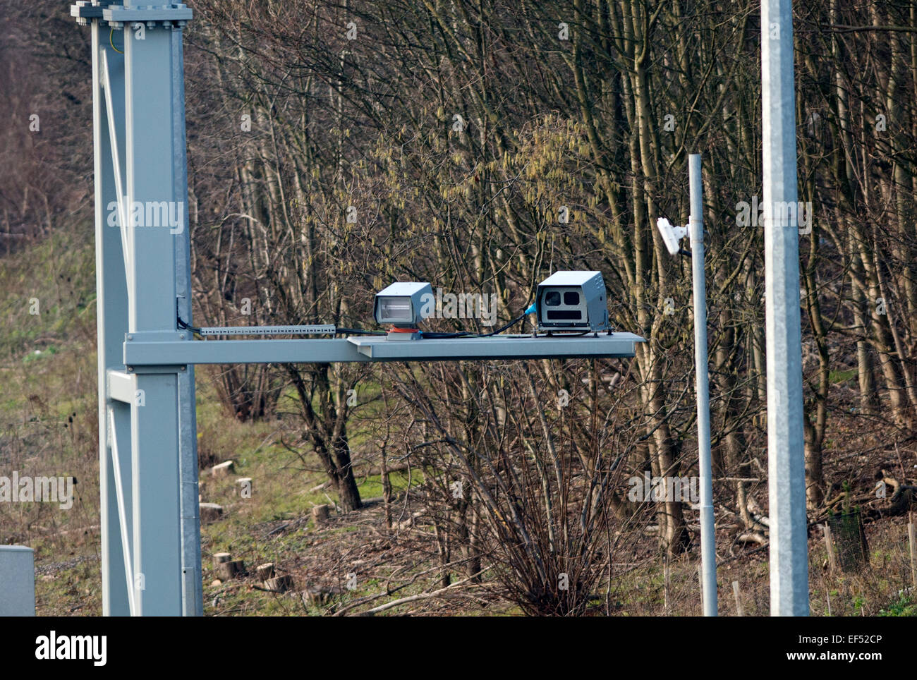 Pic mostra le nuove autostrade digitali agenzia di esecuzione Sistemi di telecamera, o Hadecs telecamere sulla sezione di Enfield del M25 vicino Foto Stock