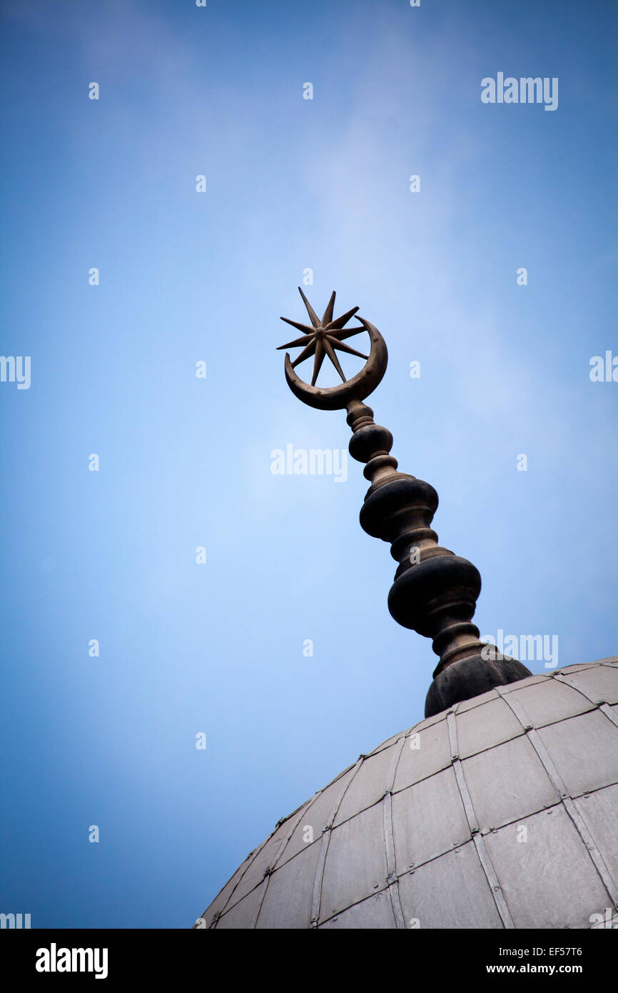 La guglia sulla costruzione Foto Stock