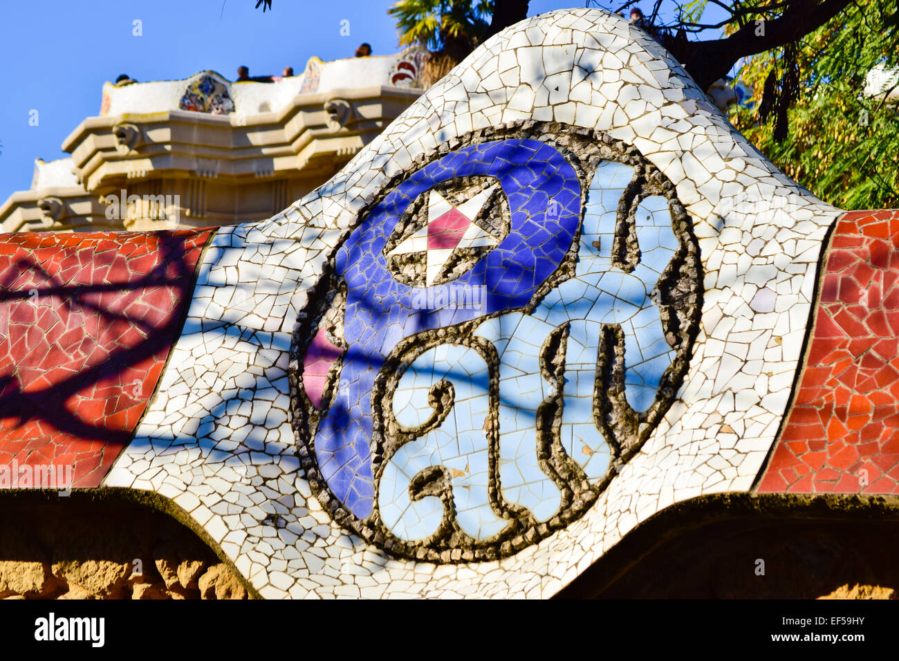 Segno di ingresso. Parco Guell progettato da Antoni Gaudi architetto. Barcellona, in Catalogna, Spagna. Foto Stock