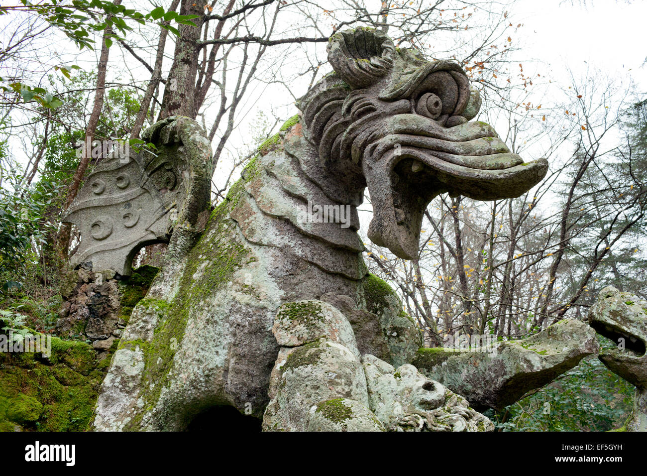 Drago alato statua Dettaglio, Bomarzo, Italia Foto Stock