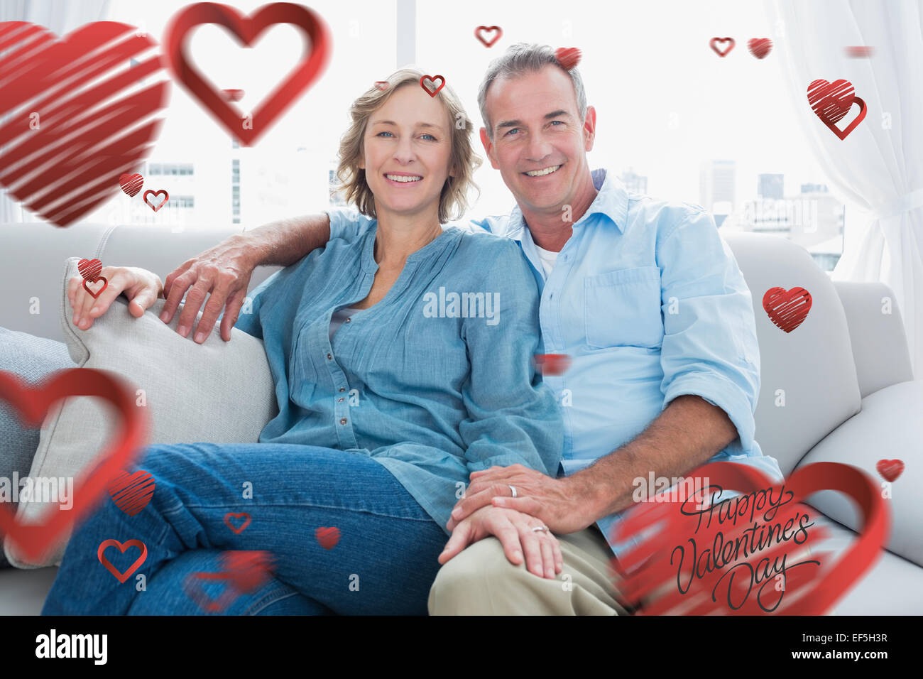 Immagine composita della coppia di mezza età rilassante sul lettino Foto Stock
