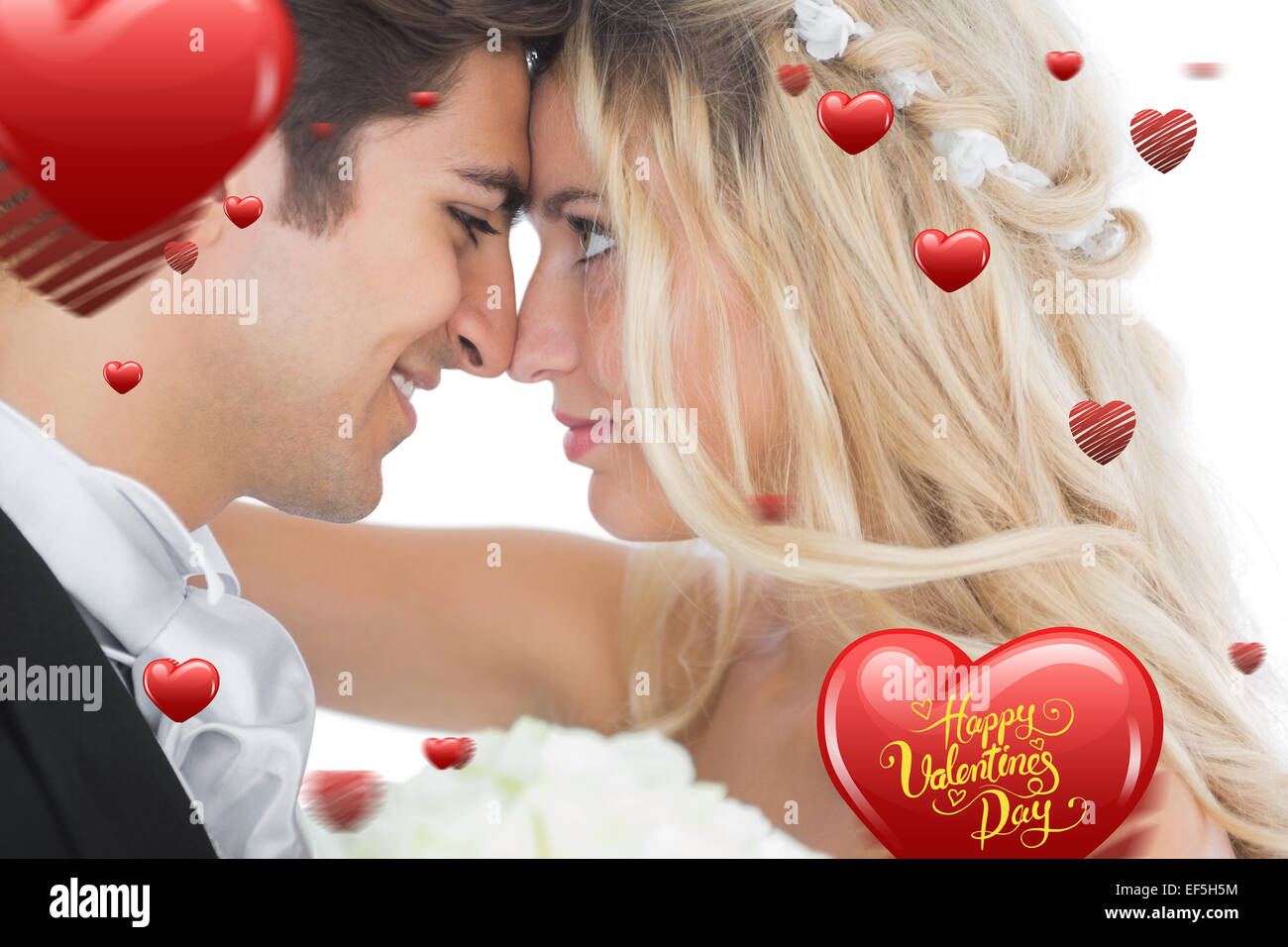 Immagine composita di felice giovane coppia sposata alla ricerca di ogni altro nel volto Foto Stock