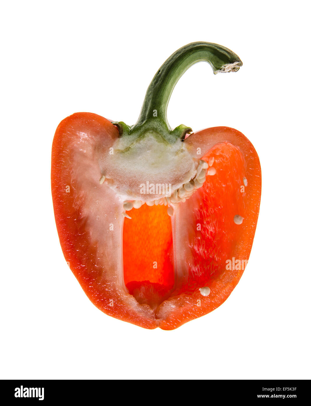 Peperone rosso tagliati a metà e ritaglio Foto Stock