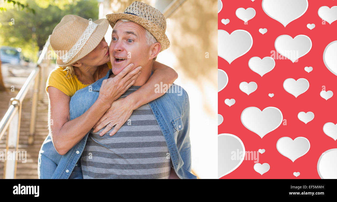 Immagine composita di felice coppia matura al divertimento in città Foto Stock