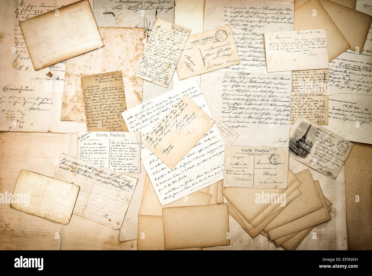 Vecchio lettere, handwritings e cartoline d'epoca. nostalgico sfondo sentimentale con vignette Foto Stock