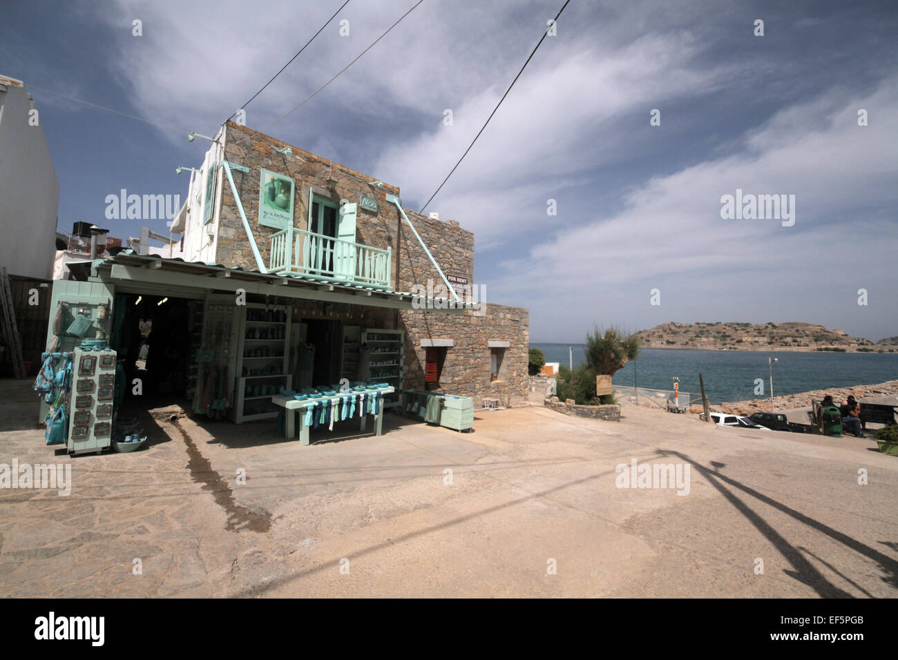 Il negozio verde PLAKA CRETA Grecia 03 Maggio 2014 Foto Stock