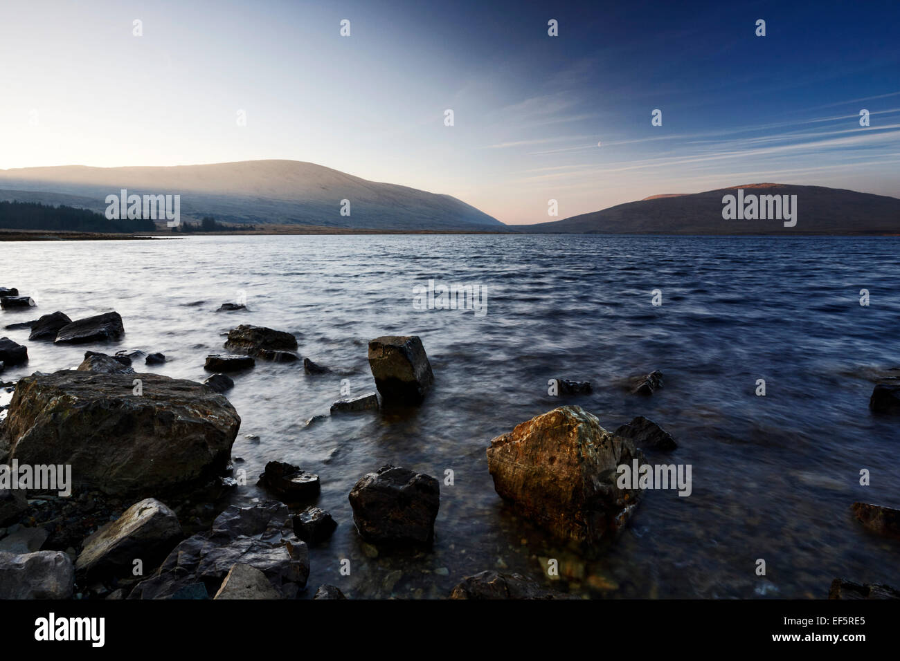 La mattina presto in luce il spelga dam in the Mourne Mountains Irlanda Foto Stock