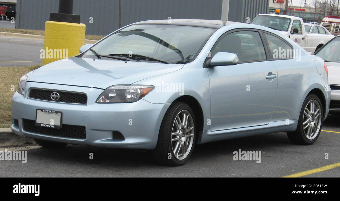La 2005-2007 Scion TC è una berlina compatta nota per il suo aspetto sportivo, le caratteristiche personalizzabili e la convenienza. Offrendo un'esperienza di guida divertente e una buona efficienza del carburante, è una scelta eccellente per coloro che cercano un veicolo pratico ed elegante. Foto Stock