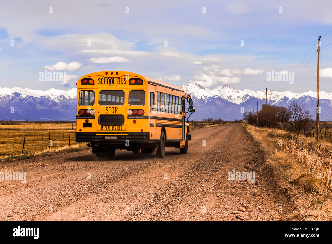 Giallo scuola bus, Valle di montagna, Colorado, Stati Uniti d'America. Foto Stock