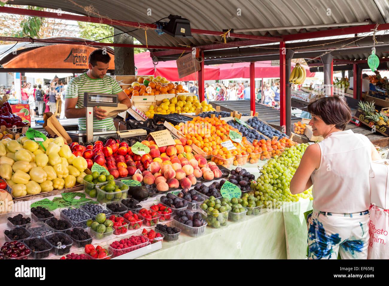 Aria aperta domenica mercato, Lubiana, Slovenia Foto Stock