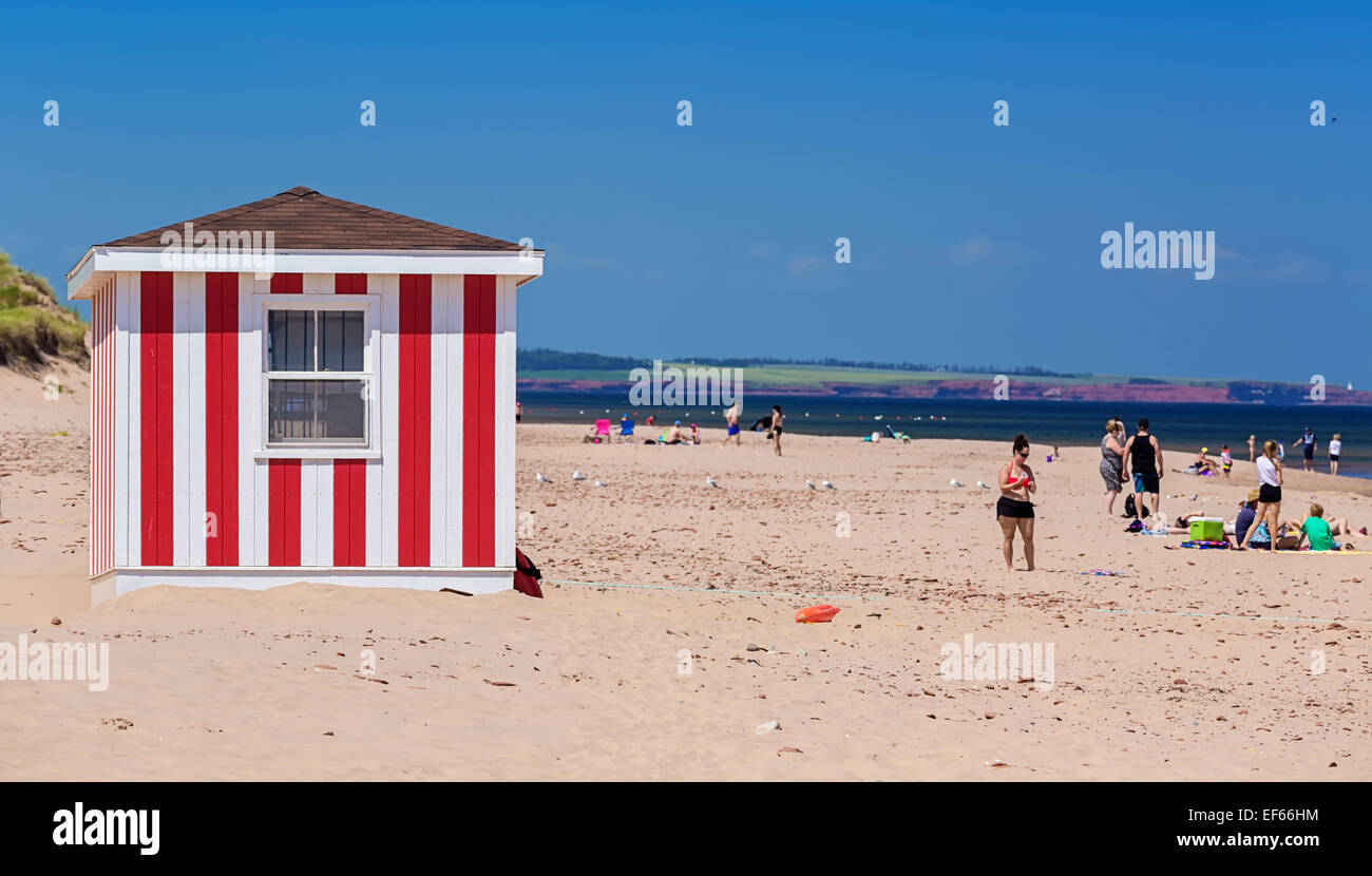 Life Guard beach hut sulla spiaggia di Cavendish, Principe Eward Isola, Canada. Foto Stock