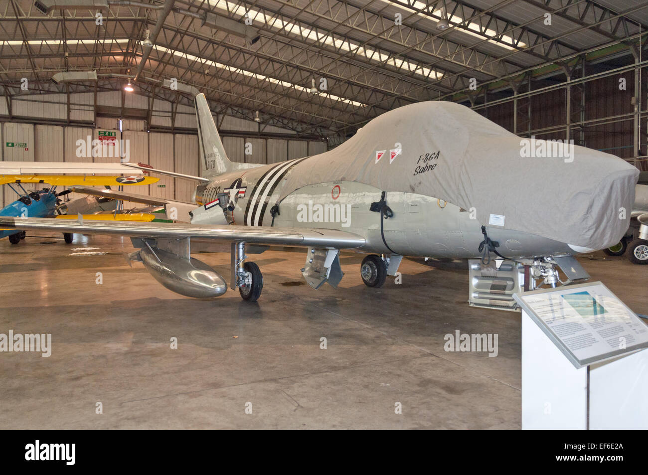 F-86 Sabre G-SABR sotto il restauro Foto Stock