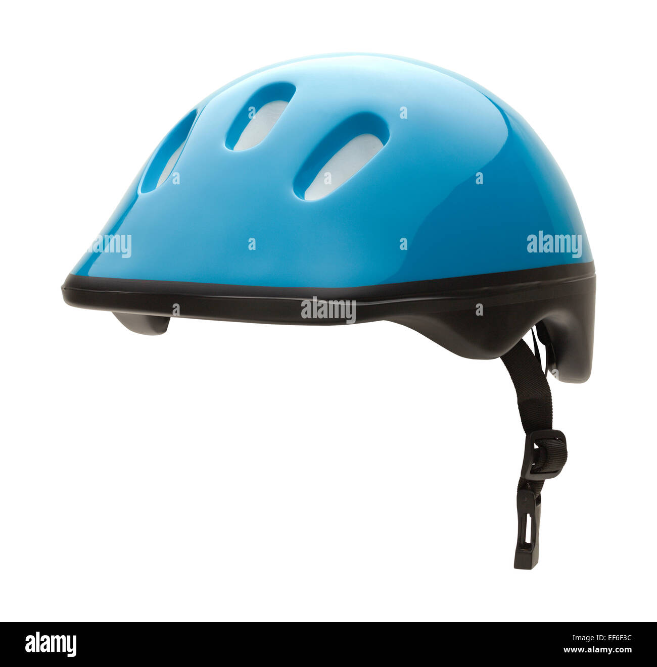 Plastica blu casco bici Vista anteriore angolare isolati su sfondo bianco. Foto Stock