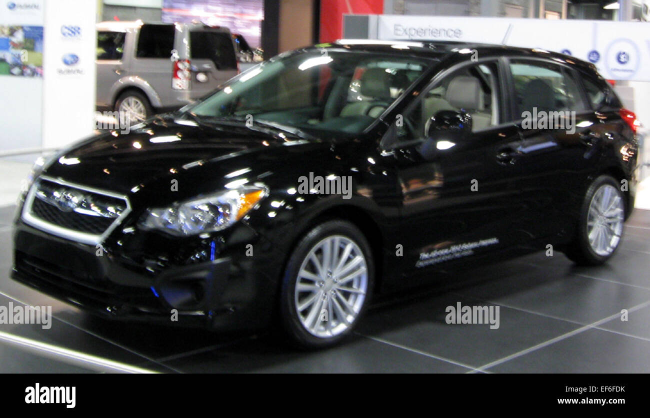La Subaru Impreza Hatchback del 2012 è un'auto compatta con trazione integrale e un pratico design degli interni. Noto per le sue eccellenti prestazioni in varie condizioni di guida, offre una guida fluida e un consumo di carburante affidabile. Foto Stock