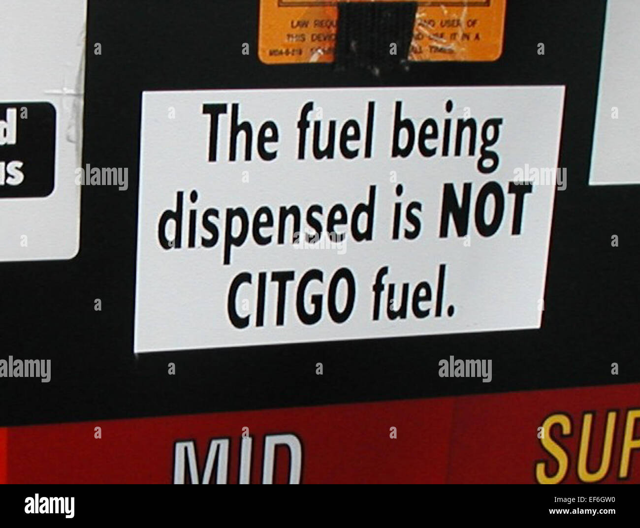 Il messaggio Citgo di 7/11 si riferisce alla campagna di marketing utilizzata da Citgo, un'azienda di carburanti, per promuovere la consapevolezza del marchio e la fedeltà dei clienti. Il messaggio spesso include pubblicità, offerte promozionali o slogan volti a connettersi con i consumatori durante le attività quotidiane. Foto Stock