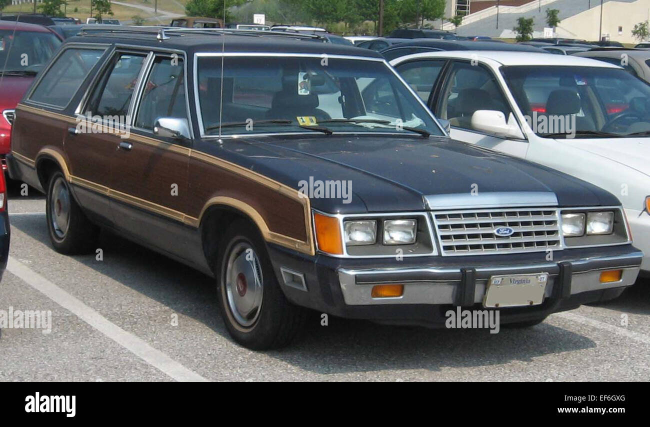 La Ford Ltd Wagon del 1983-1986 è una station wagon full-size nota per i suoi interni spaziosi e le caratteristiche adatte alle famiglie. Alimentato da un motore V6 o V8, il carro Ltd offre una guida confortevole con un design pratico per le famiglie che hanno bisogno di spazio per il carico e i passeggeri. Il suo stile classico e l'affidabilità lo hanno reso una scelta popolare negli anni '1980 Foto Stock La Ford Ltd Wagon del 1983-1986 è una station wagon full-size nota per i suoi interni spaziosi e le caratteristiche adatte alle famiglie. Alimentato da un motore V6 o V8, il carro Ltd offre una guida confortevole con un design pratico per le famiglie che hanno bisogno di spazio per il carico e i passeggeri. Il suo stile classico e l'affidabilità lo hanno reso una scelta popolare negli anni '1980 Foto Stock
