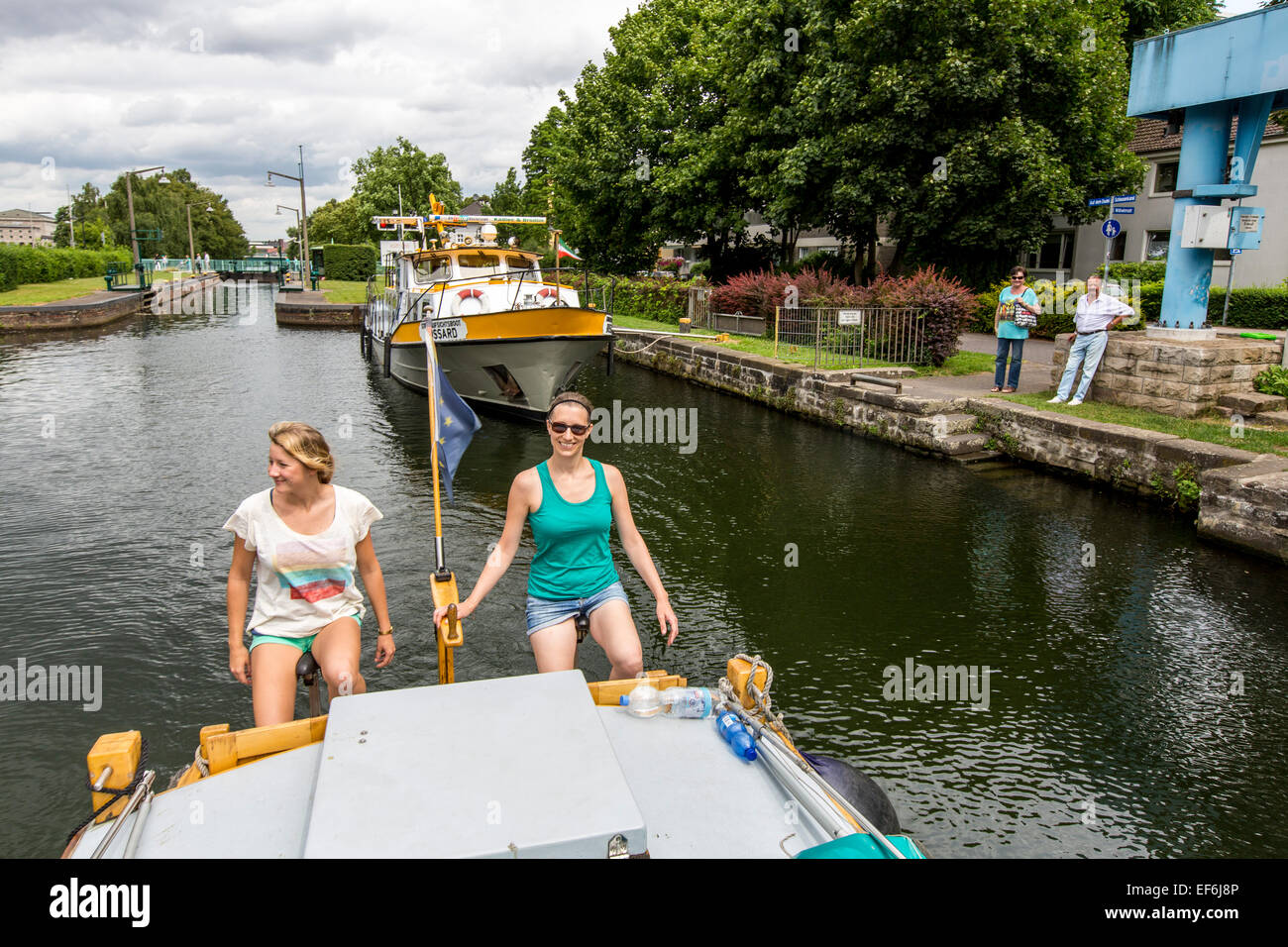 Barca a pedali, houseboat 'Escargot', auto guidata barca con sistemazione per 4 persone sul fiume Ruhr, Foto Stock