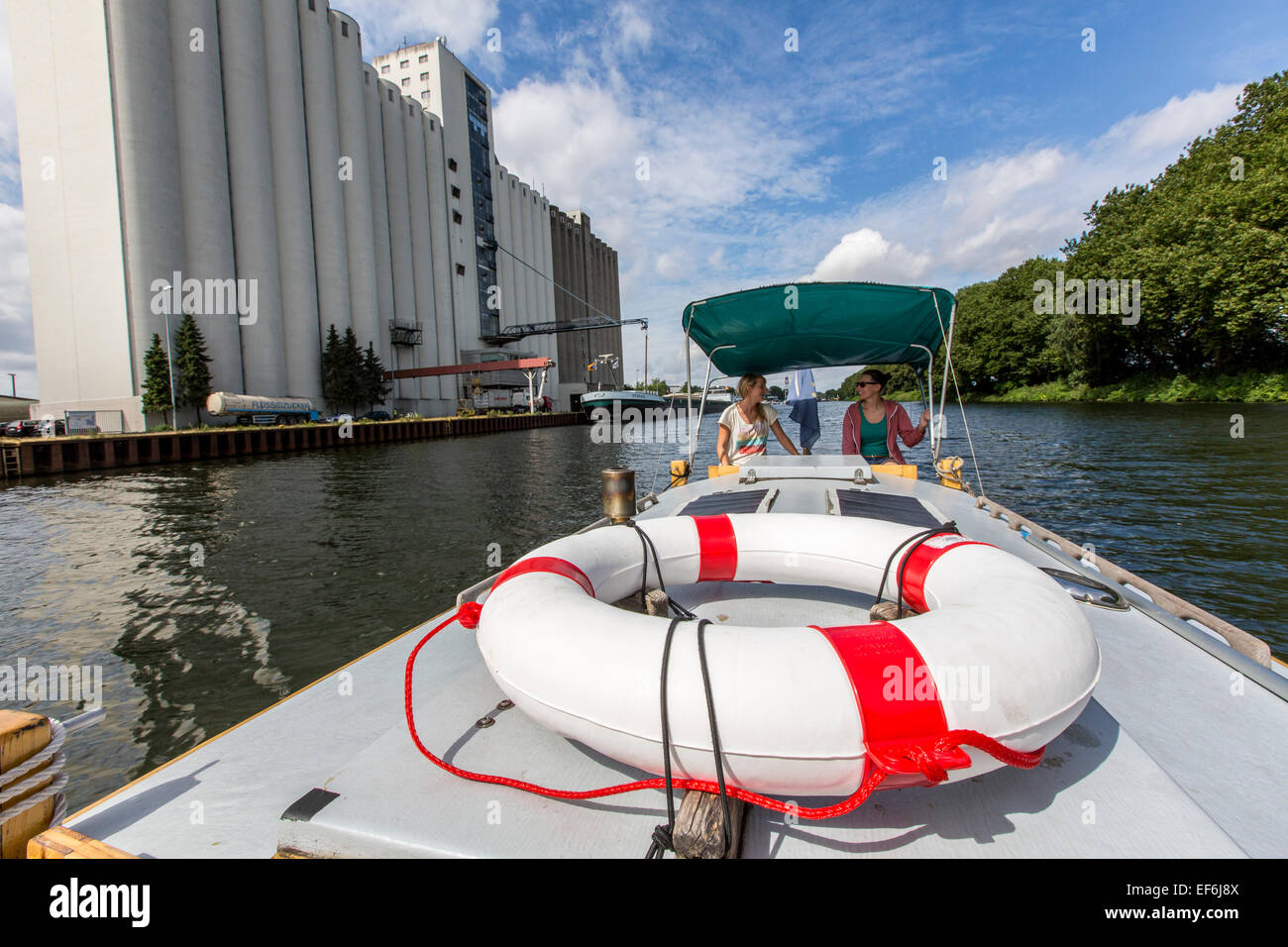 Barca a pedali, houseboat 'Escargot', auto guidata barca con sistemazione per 4 persone sul fiume Ruhr, Foto Stock
