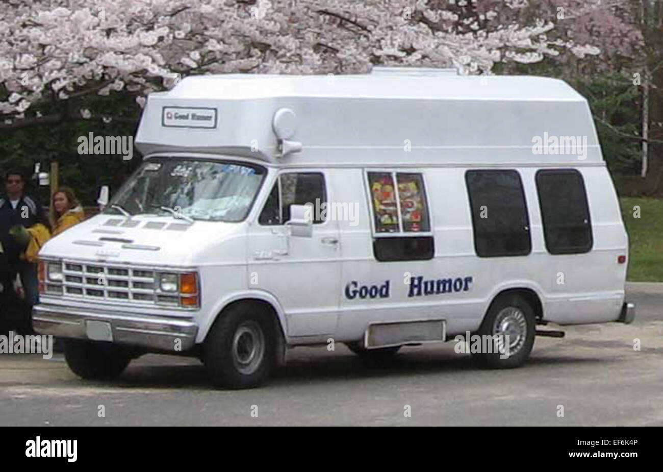Dodge RAM Van Good Humor è un furgone in edizione speciale progettato per la gelateria Good Humor. Dotato di un marchio personalizzato e di caratteristiche pratiche, offre ampio spazio di carico per il trasporto di dolcetti congelati, garantendo prestazioni affidabili. Foto Stock