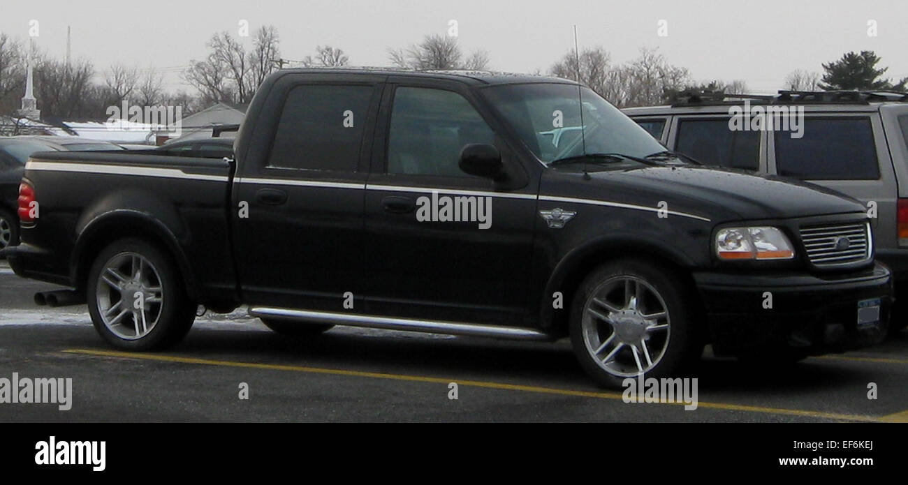 La Ford F-150 Harley-Davidson Edition è un pick-up in edizione speciale che combina l'iconico stile Harley-Davidson con le prestazioni della Ford F-150. Presenta dettagli personalizzati, un motore V8 e un design robusto e ad alte prestazioni. Foto Stock