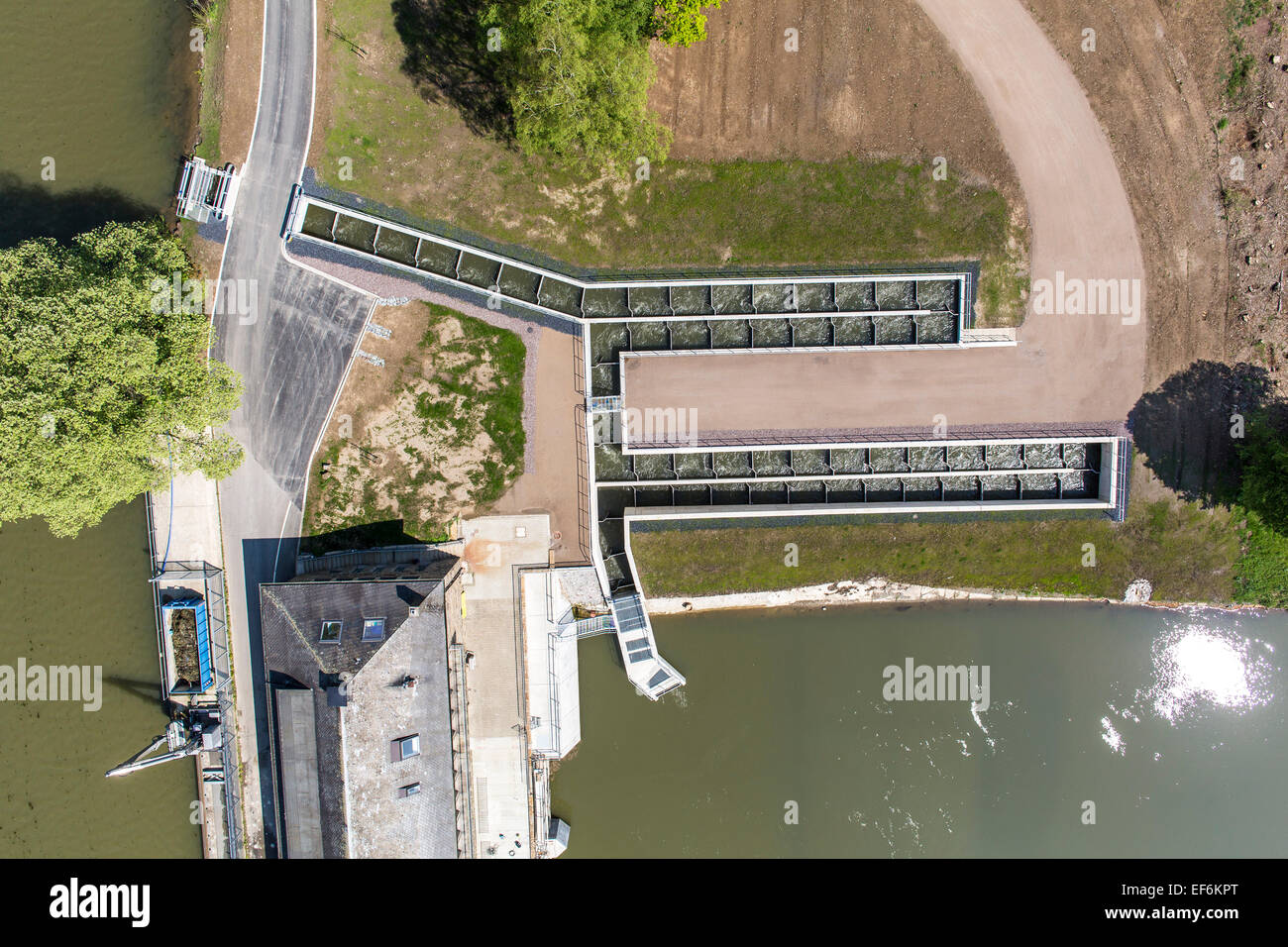 Pass di pesce, fiume Ruhr a Schwerte, una via navigabile artificiale per pesci, per nuotare su e giù per il fiume, per bypassare una diga Foto Stock