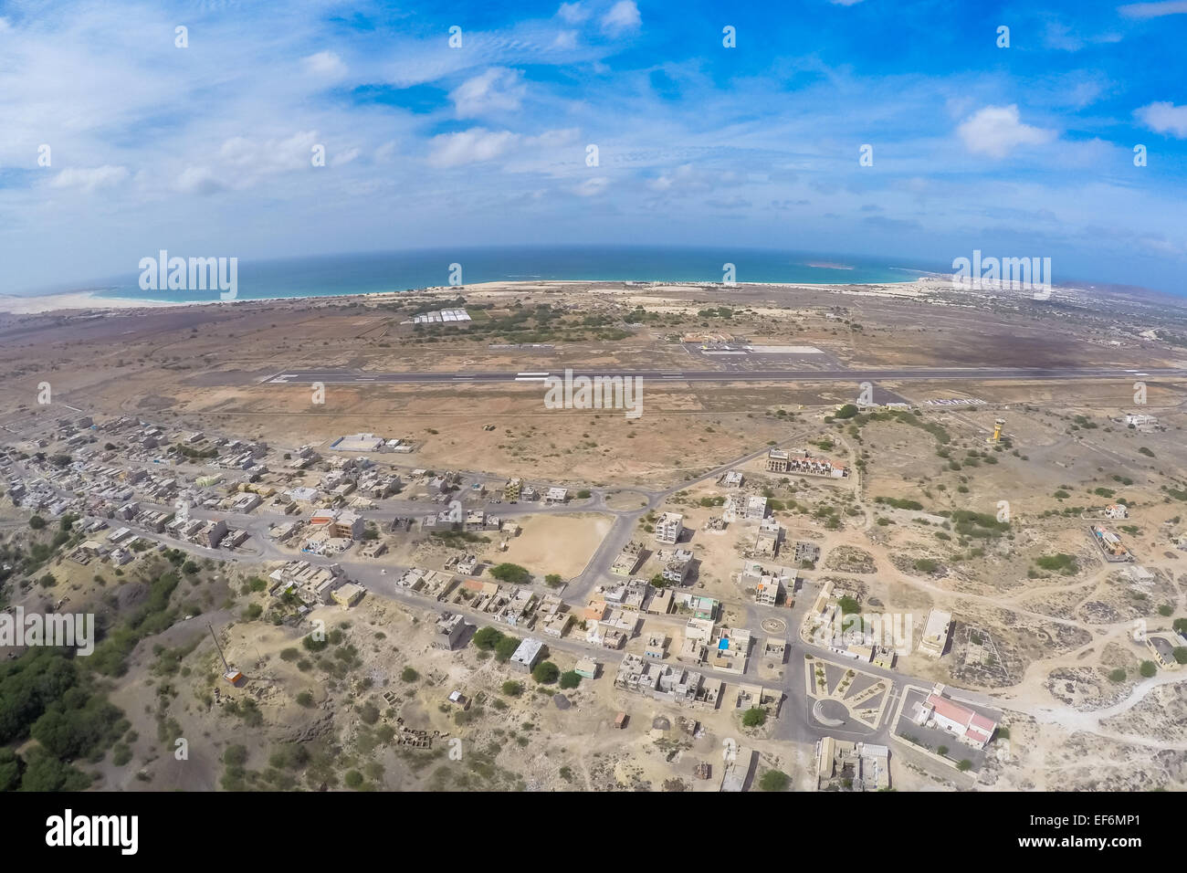 Vista aerea - Rabil città vicino al deserto di Viana, Boavista - Capo Verde Foto Stock