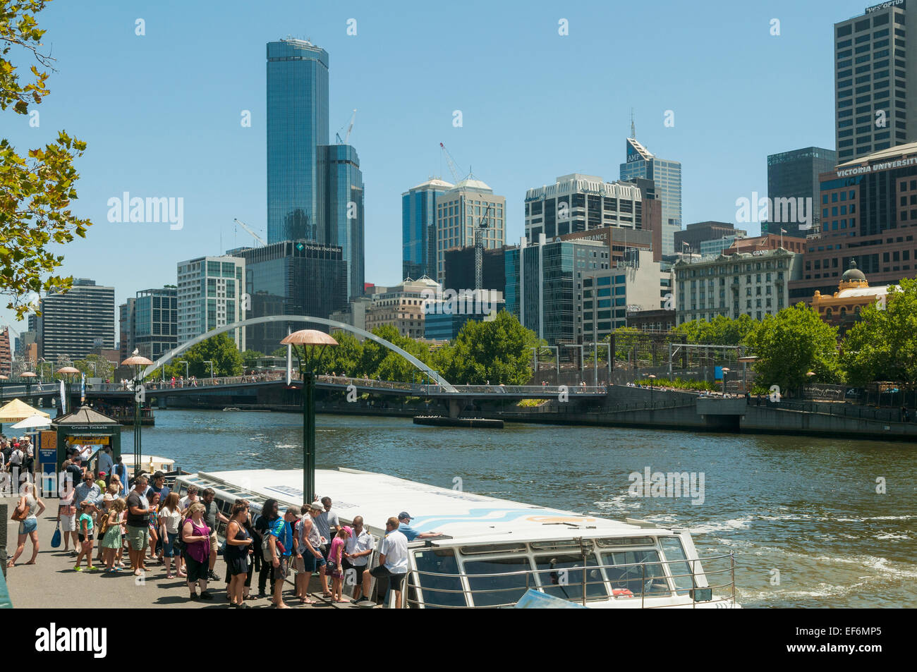 Lo Skyline di Melbourne dal Southbank, Melbourne, Victoria, Australia Foto Stock