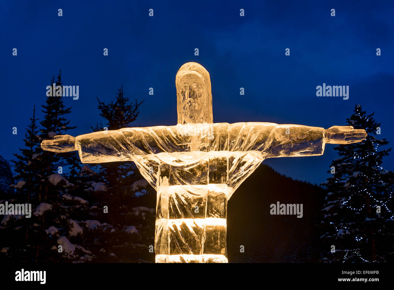 Sculture di ghiaccio di Cristo Redentore, Ice Magic Festival, il Lago Louise, il Parco Nazionale di Banff, Alberta, Canada Foto Stock