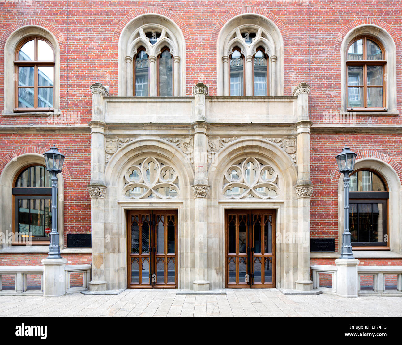 Il vecchio ufficio postale, 1847, in stile rinascimentale italiano, oggi esclusivo shopping mall, Amburgo, Germania Foto Stock