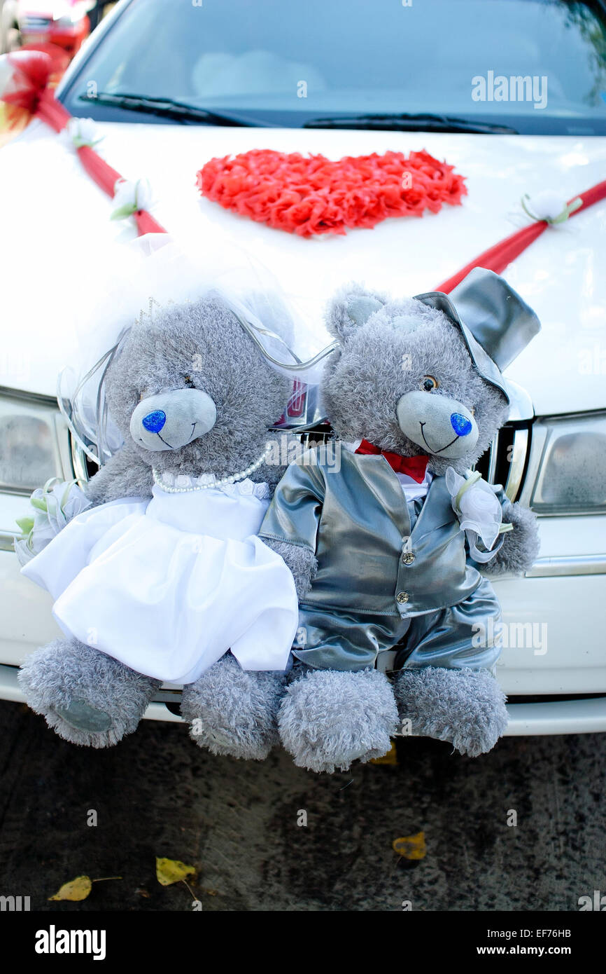 Bear giocattoli per decorazione auto nozze Foto Stock