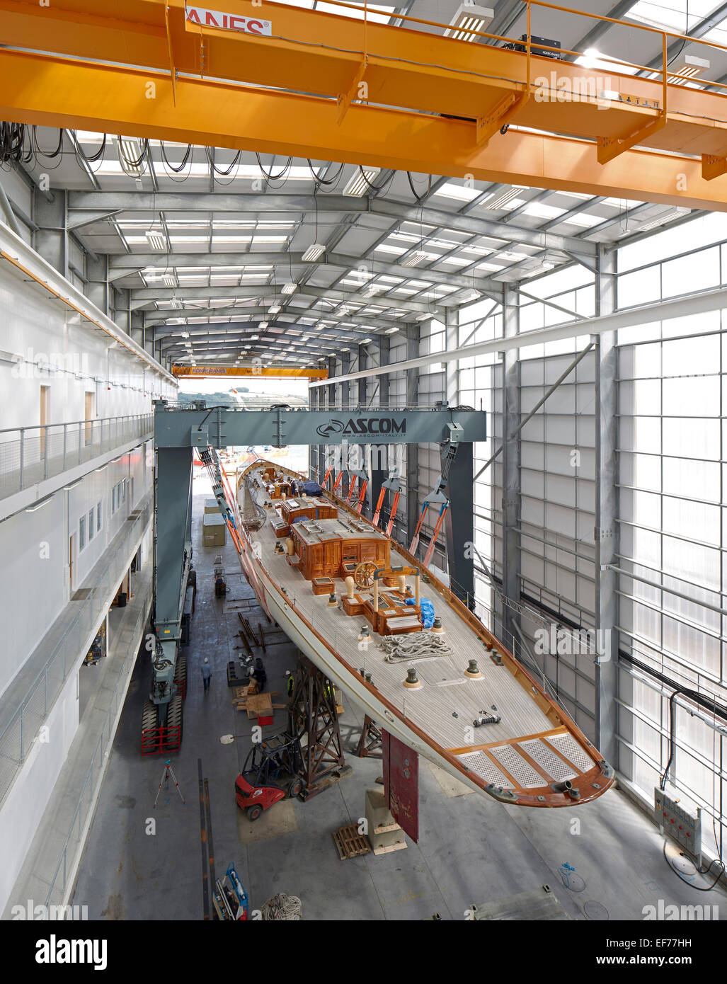 Pendennis Shipyard, Falmouth TR11 4NR, Regno Unito. Architetto: na, 2014. Nel complesso vista interna dal di sopra. Foto Stock