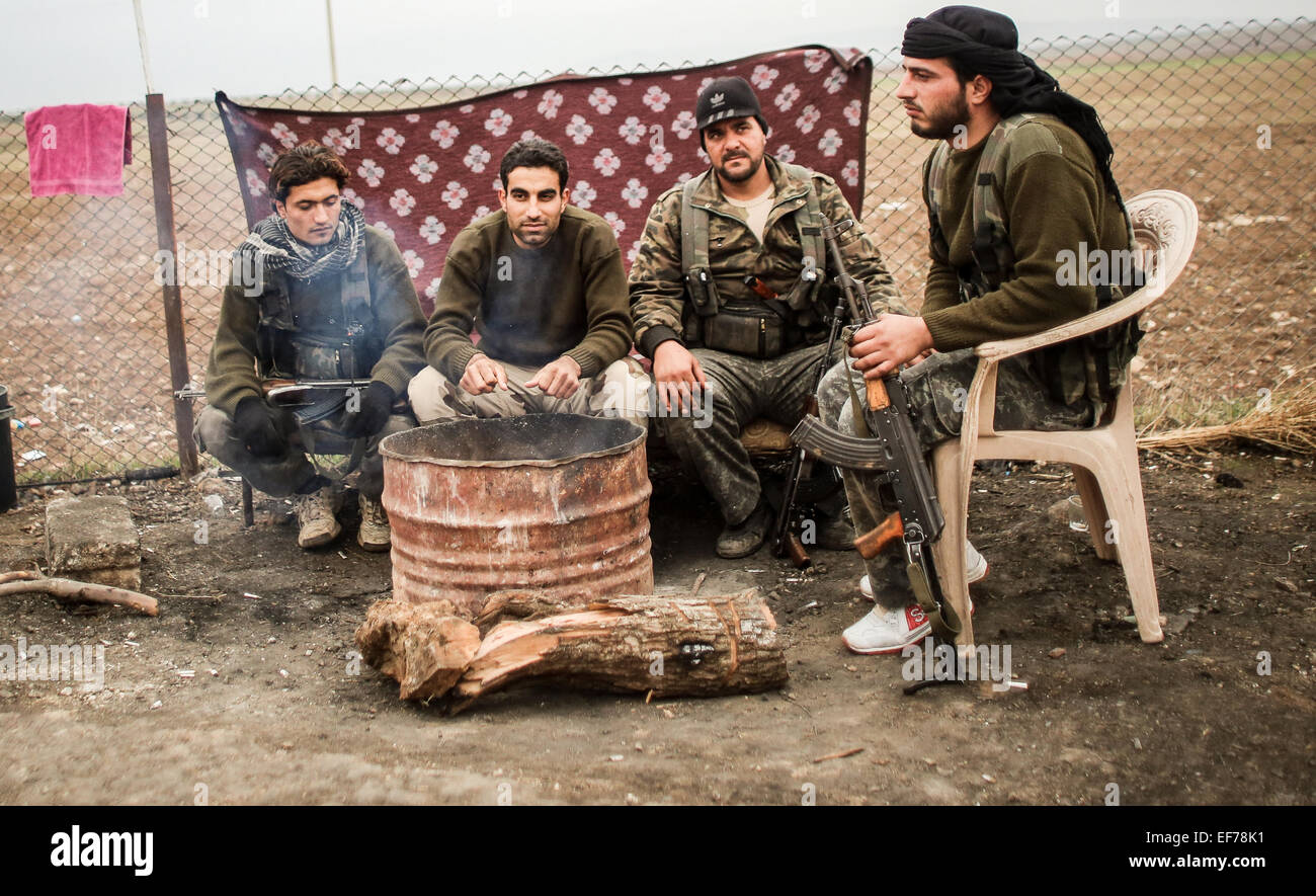 Al Qaeda fighters theirselves riscaldamento in Levante, mentre Rabat sulla parte anteriore del Nubbol e Zhraa di Aleppo per lottare contro gli sciiti di Hezbollah e Iran. © Ibrahim Khader/Pacific Press/Alamy Live News Foto Stock