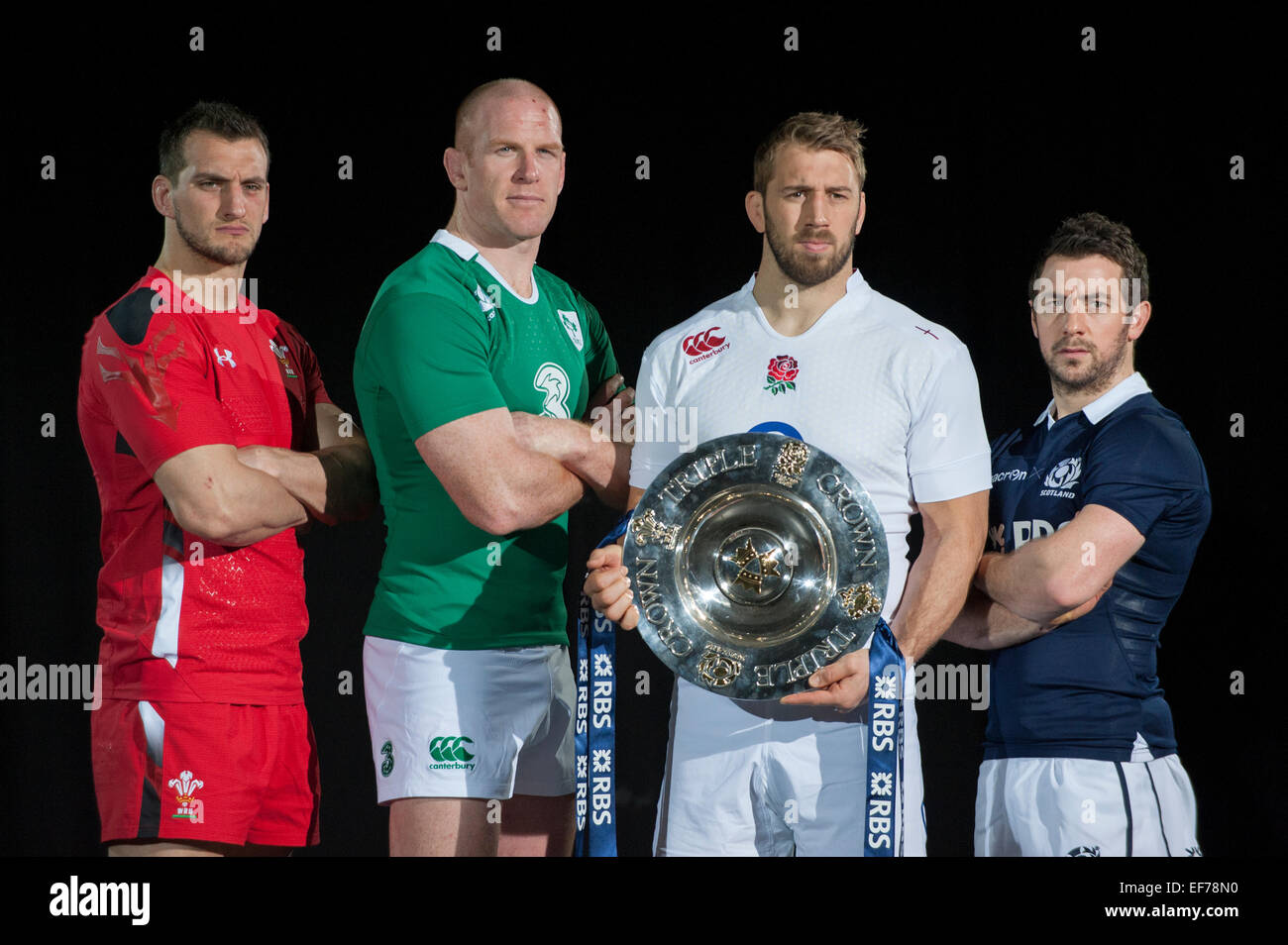 Hurlingham Club, W. LONDRA, REGNO UNITO. Il 28 gennaio, 2015. Home nazioni capitani del team Sam Warburton, Paul O'Connell, Chris Robshaw e Greig Laidlaw con la Triple Crown. Credito: Malcolm Park editoriale/Alamy Live News Foto Stock